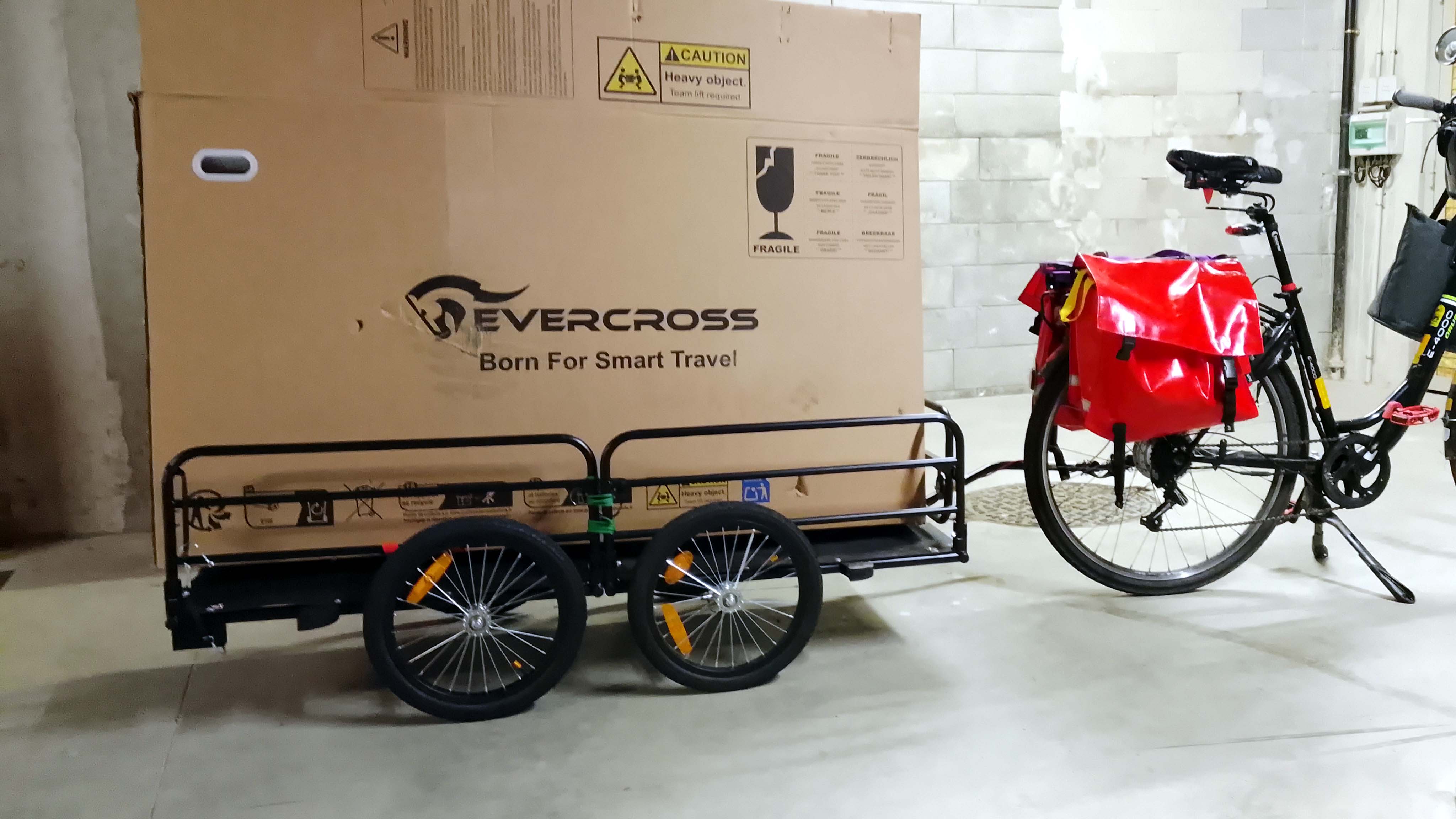 Double-remorque 18 : V&eacute;los-voitures..., &agrave; TOURS - Centre-Val de Loire, France...